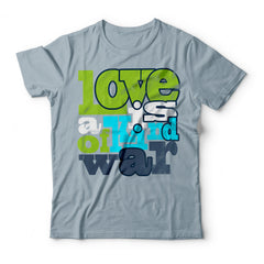 Camiseta love is a kind of war